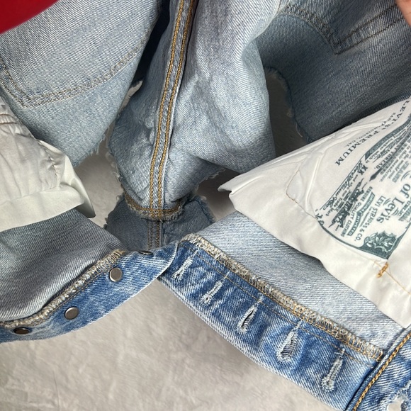 Levi's 501 Denim HighRise Light Blue Vintage Fray Hem Fitted Cotton Jean Shorts - Picture 11 of 12